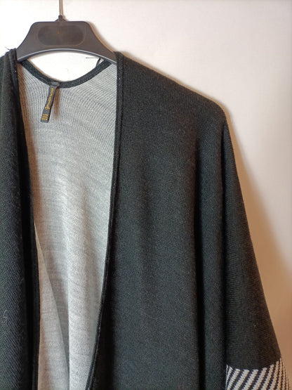 STRADIVARIUS. Cárdigan estilo poncho T.m