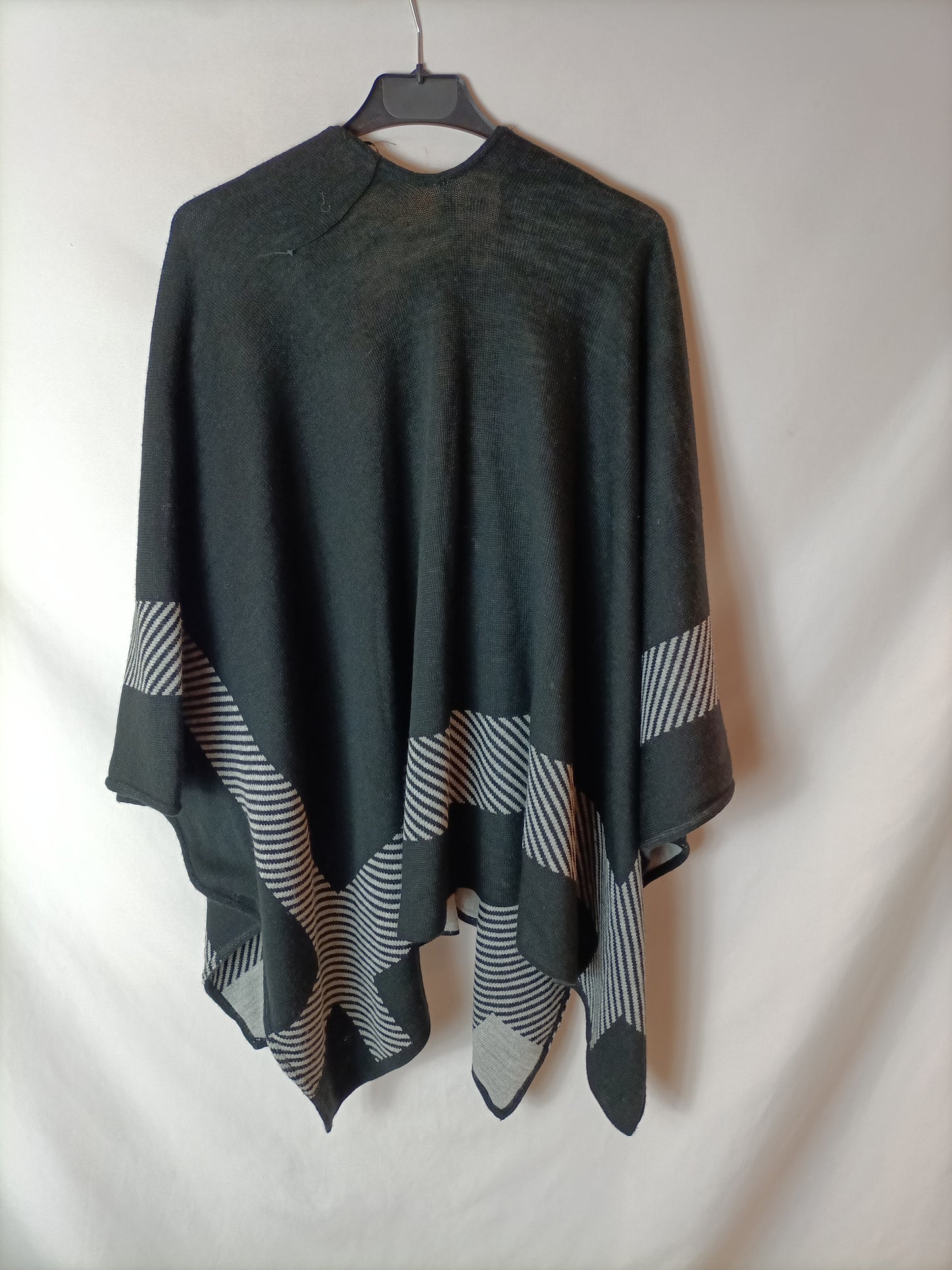 STRADIVARIUS. Cárdigan estilo poncho T.m