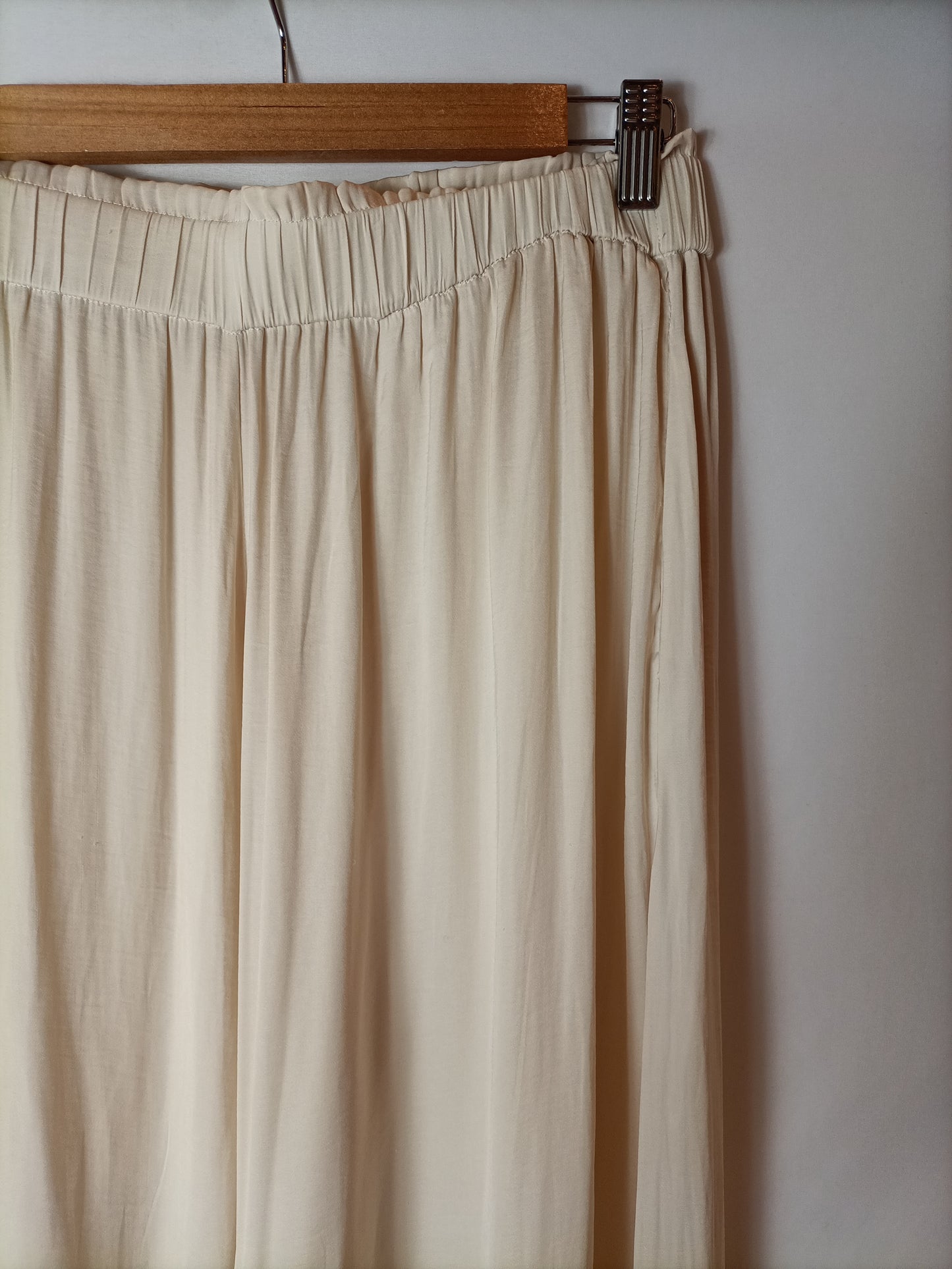 ZARA.Pantalón palazzo beige T.m