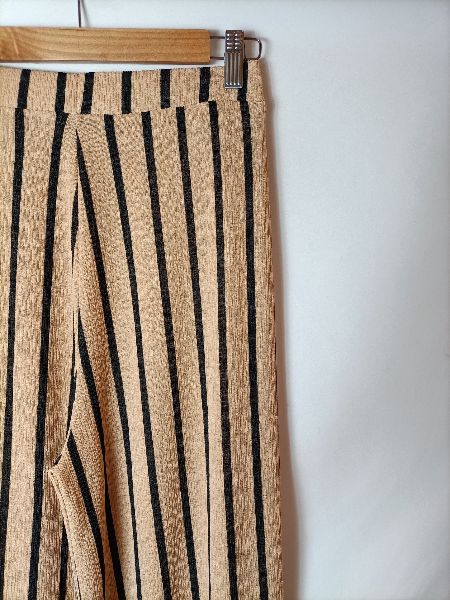 ZARA. Striped beige trousers Tm