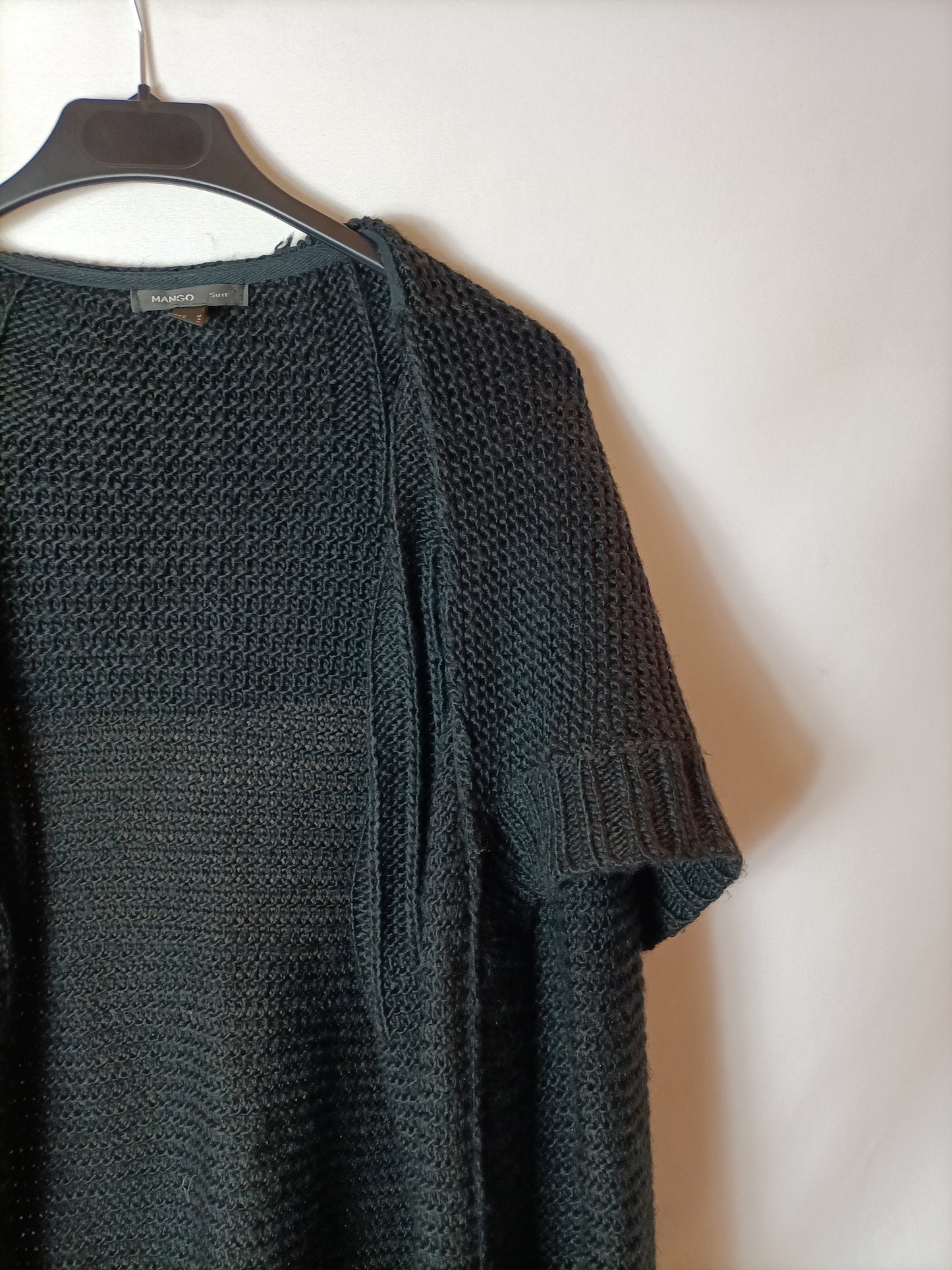 MANGO. Cárdigan negro punto T.m