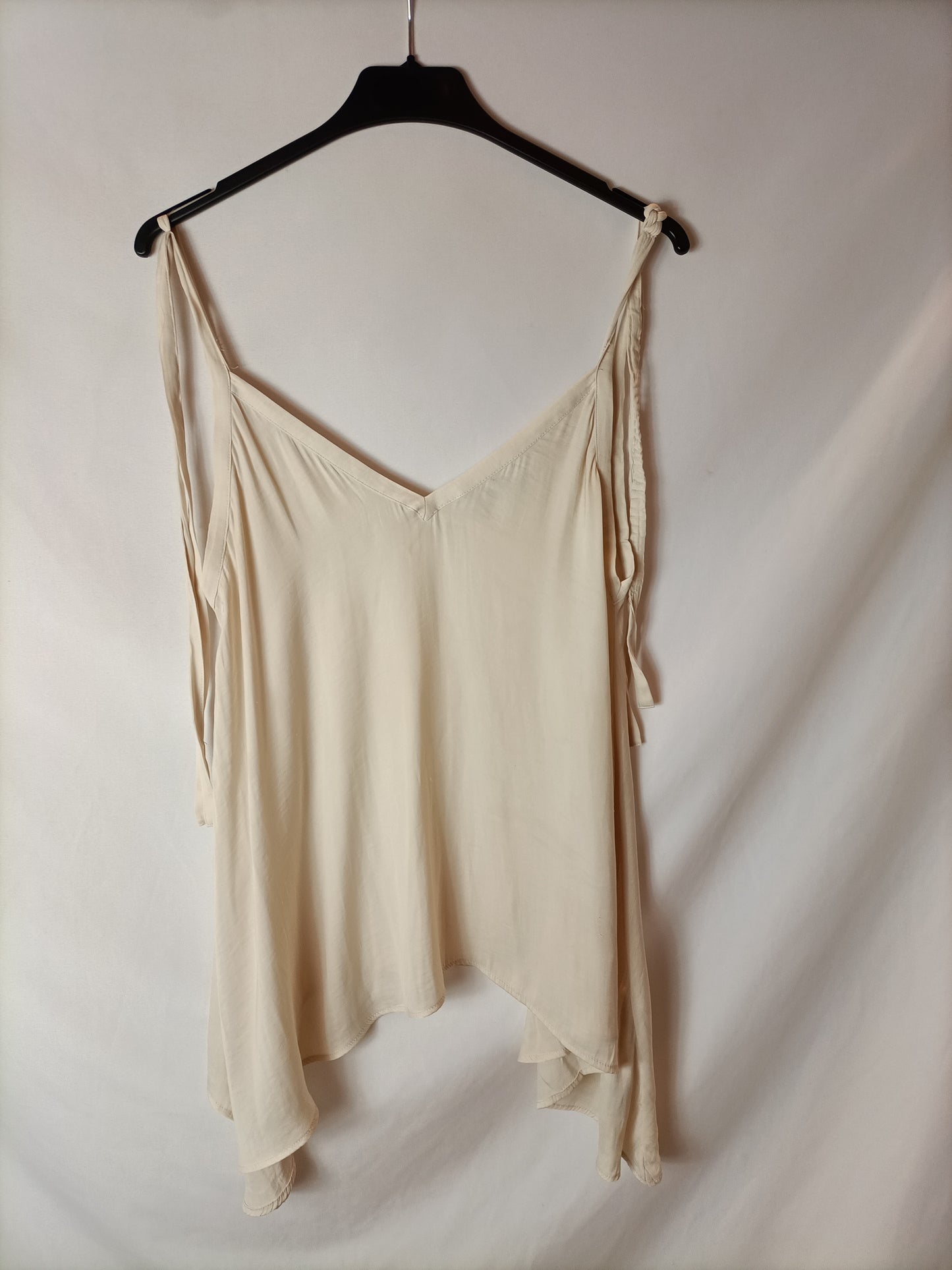 ZARA. Top beige fluido T.m