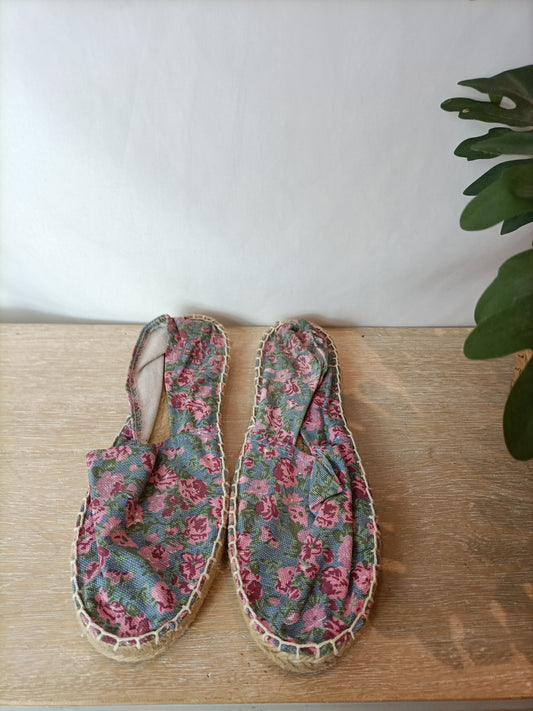 OTRAS. Alpargatas flores T.39