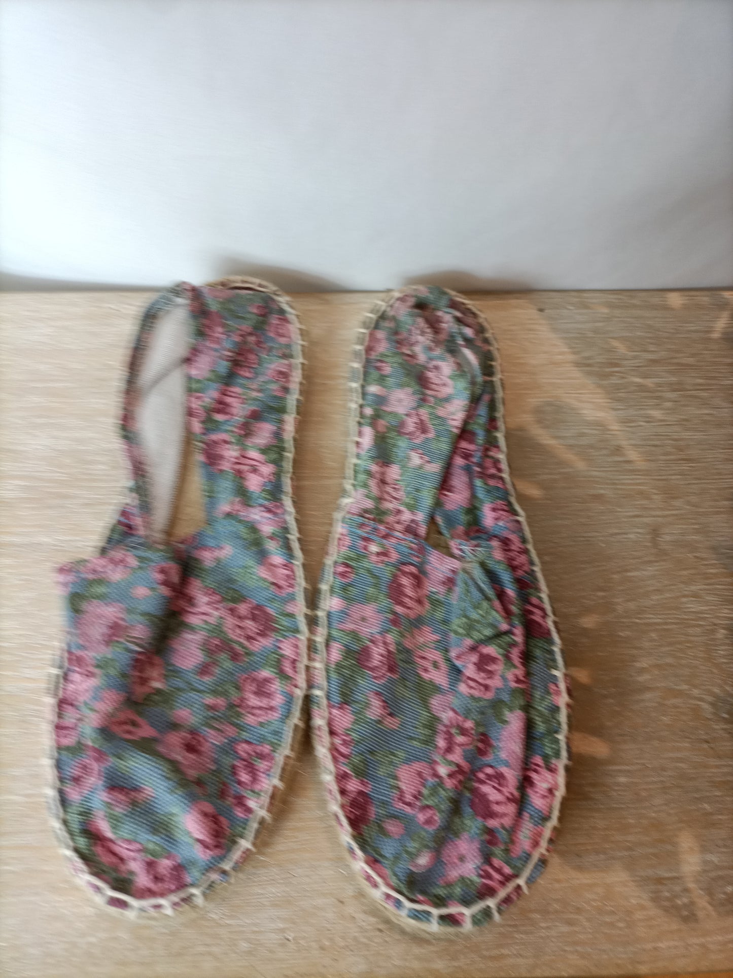 OTRAS. Alpargatas flores T.39