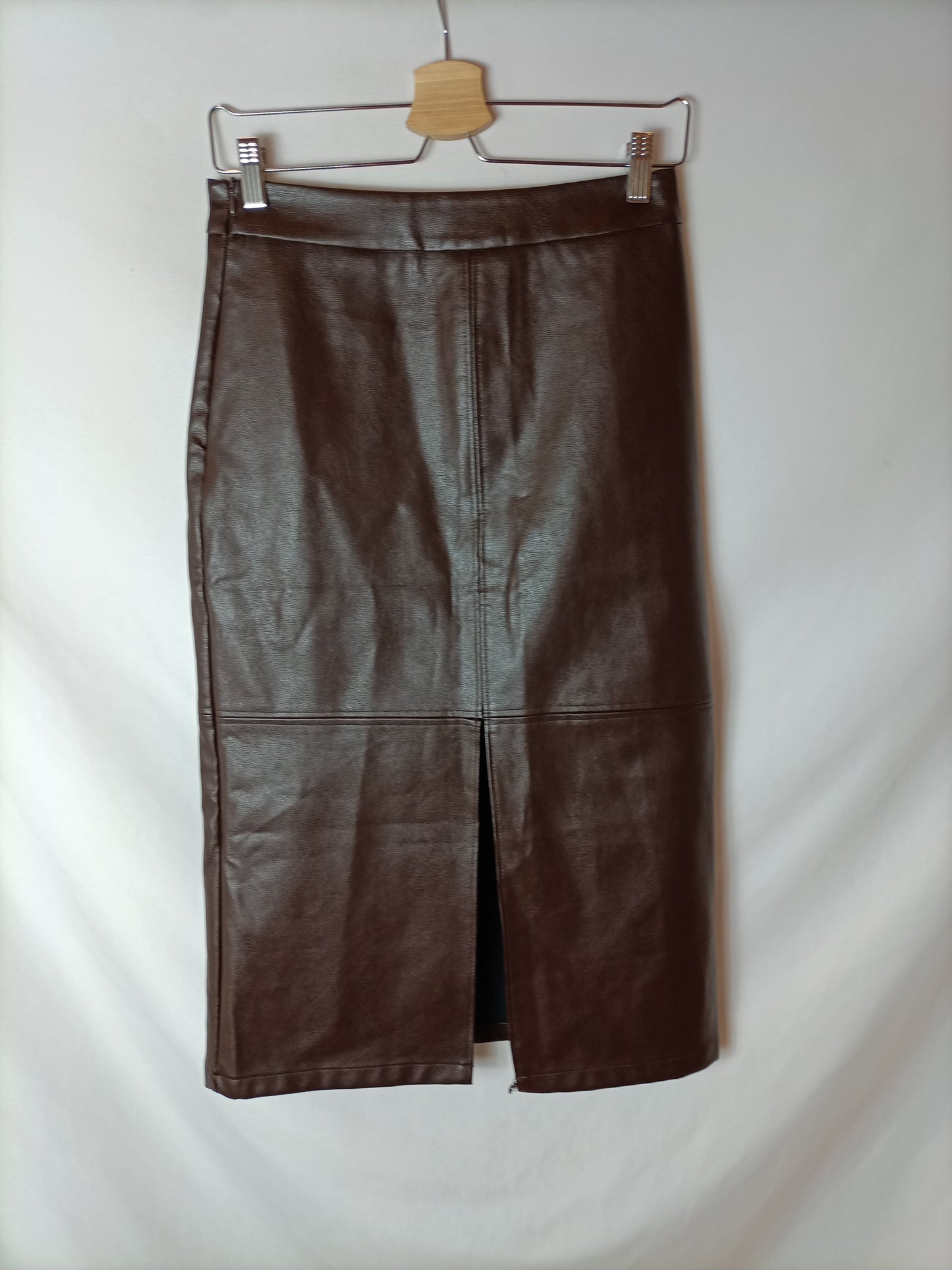 SHEIN. Falda polipiel midi marrón. T. 36