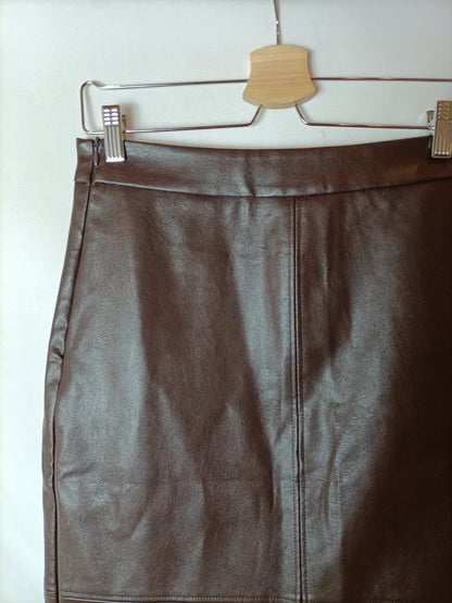 SHEIN. Falda polipiel midi marrón. T. 36