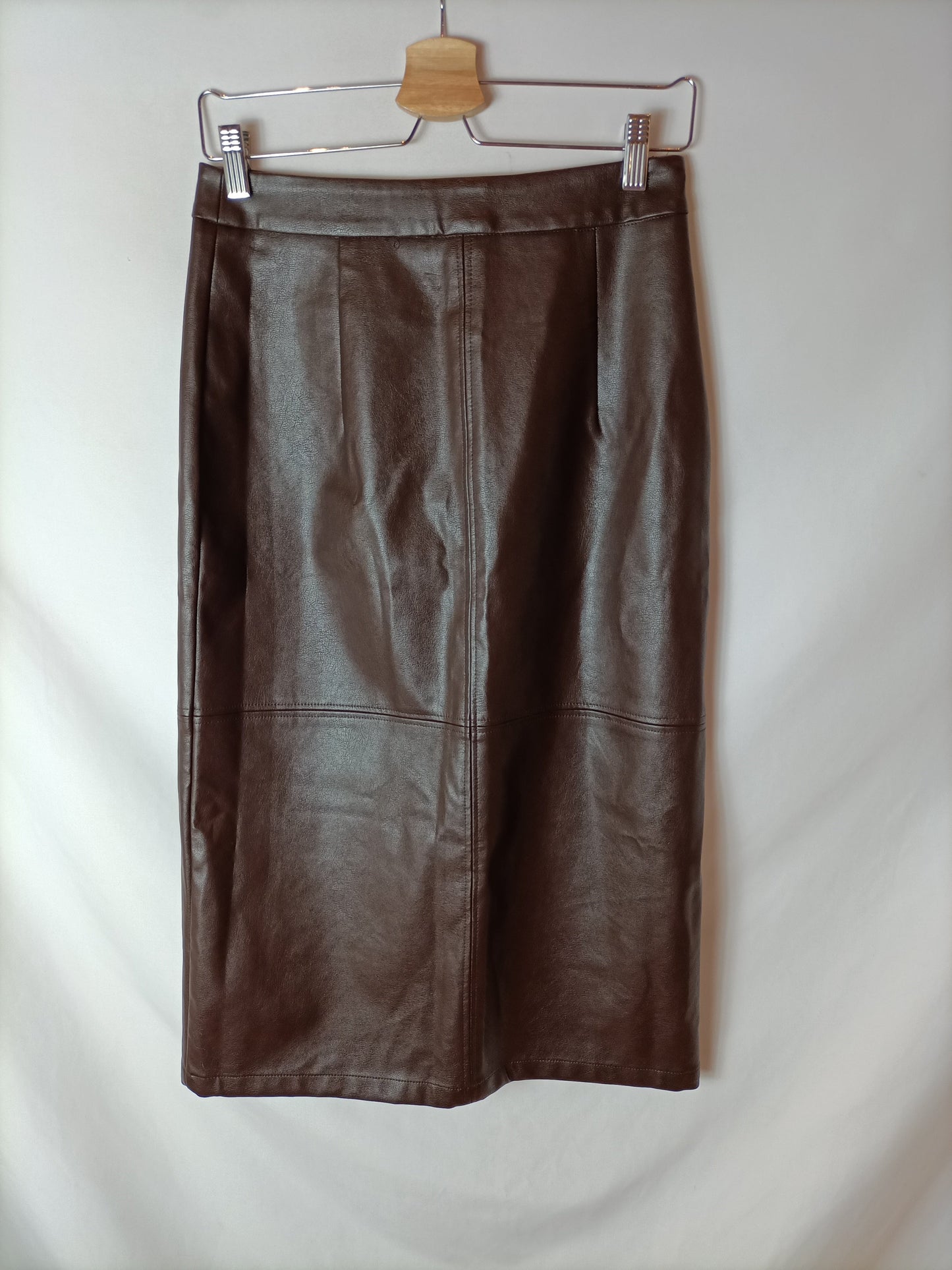 SHEIN. Falda polipiel midi marrón. T. 36