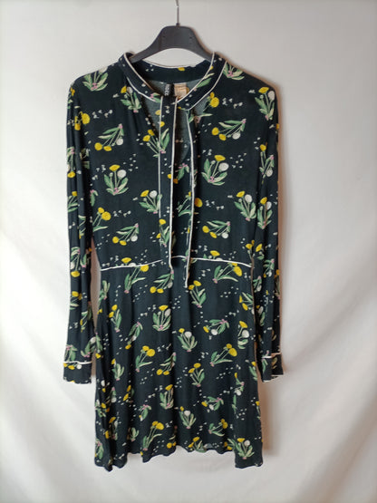 H&M. Vestido negro estampado lazada. T 38