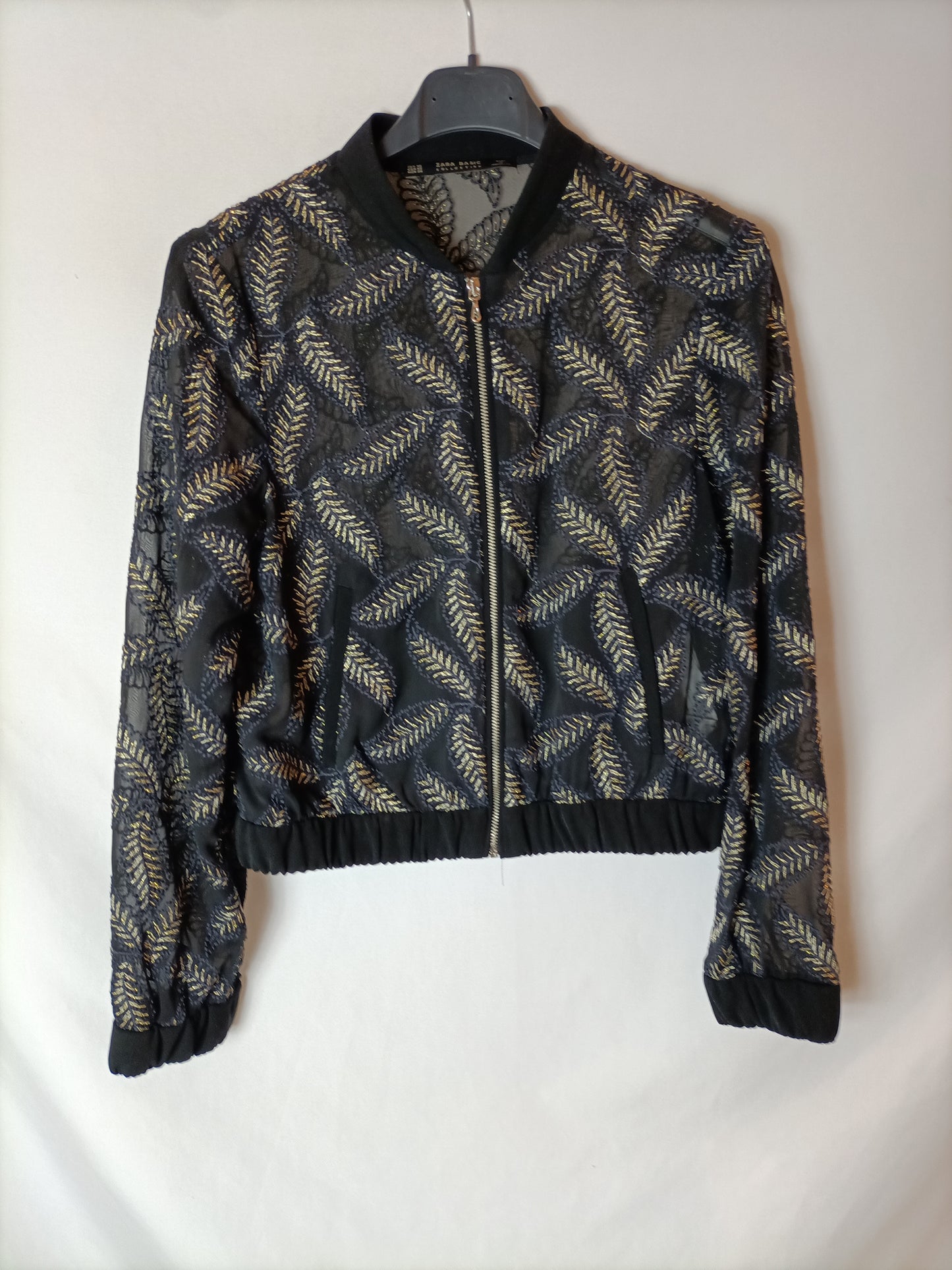 ZARA. Bomber negra bordada T.xs