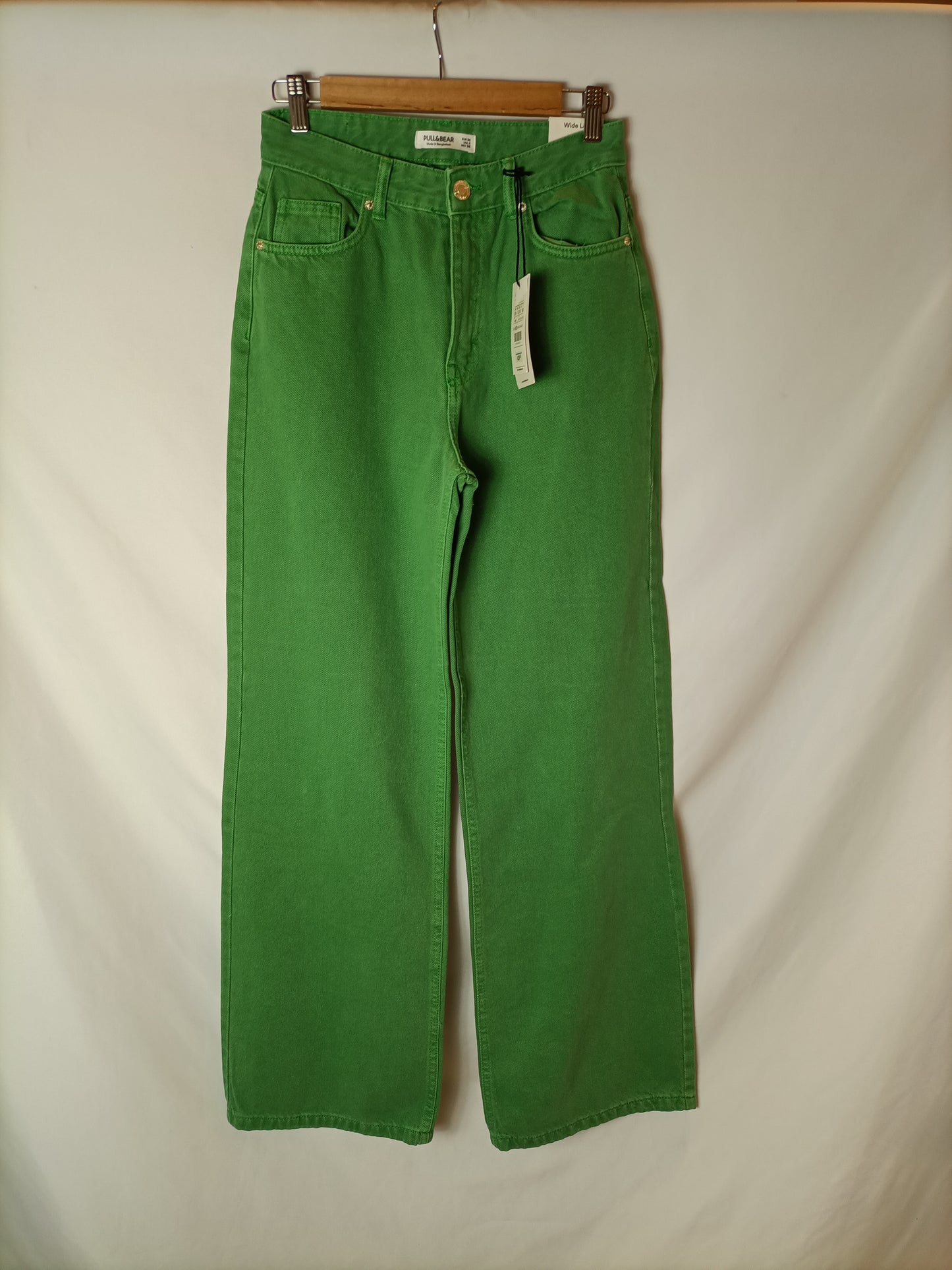 PULL&BEAR. Pantalón "wide leg" verde T.36