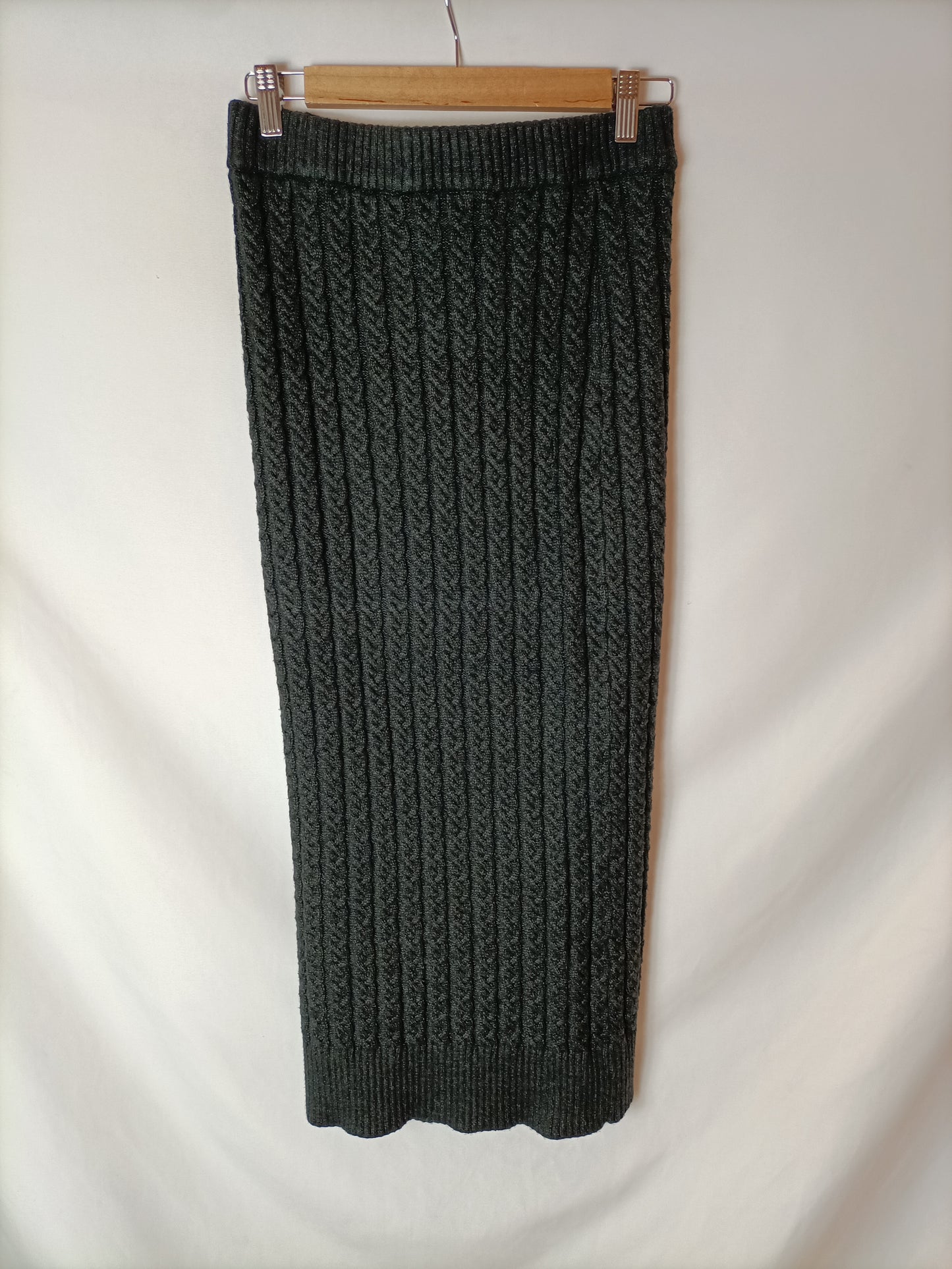 ZARA. Falda midi punto gris T.s