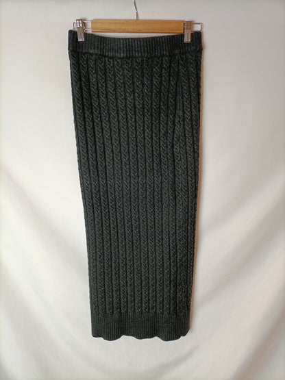 ZARA. Falda midi punto gris T.s