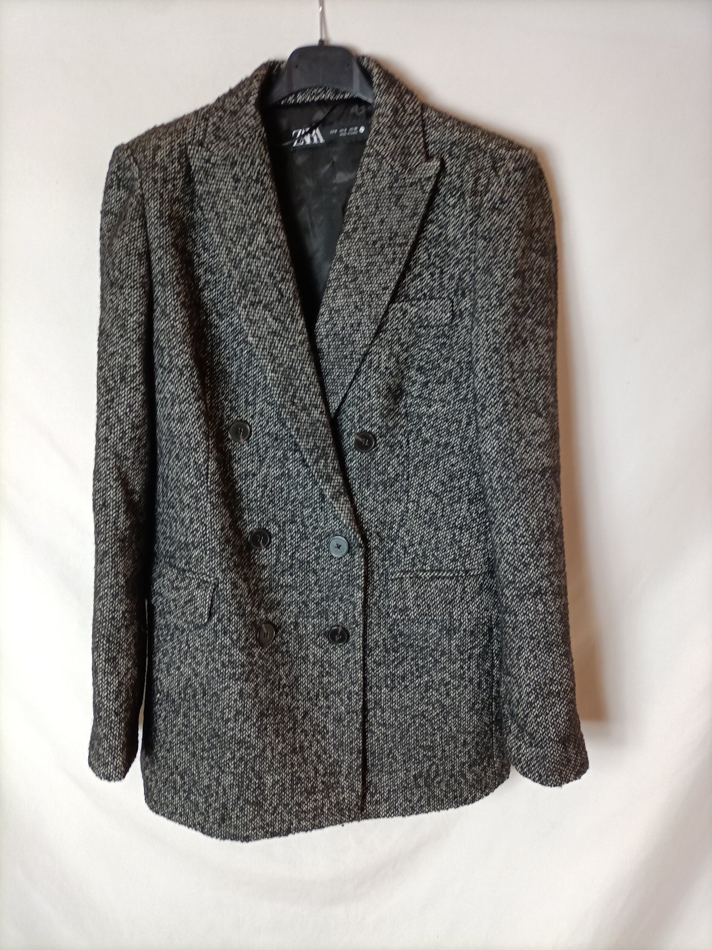 ZARA. Abrigo negro jaspeado T.s