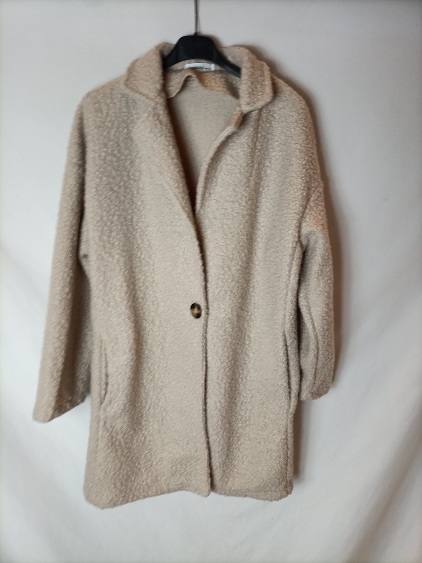 HASHTAG CLOTHES. Abrigo borrego beige T.s