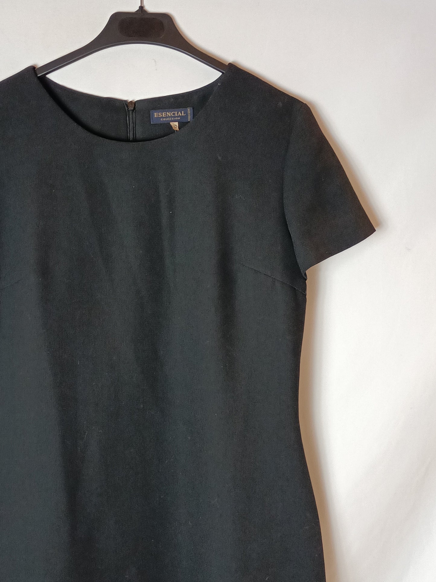 ESSENTIAL. Black midi dress with side opening T.40 (tara) 