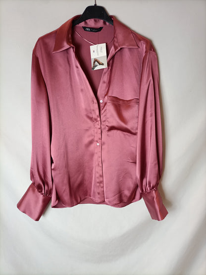 ZARA. Blusa satinada rosa T.L