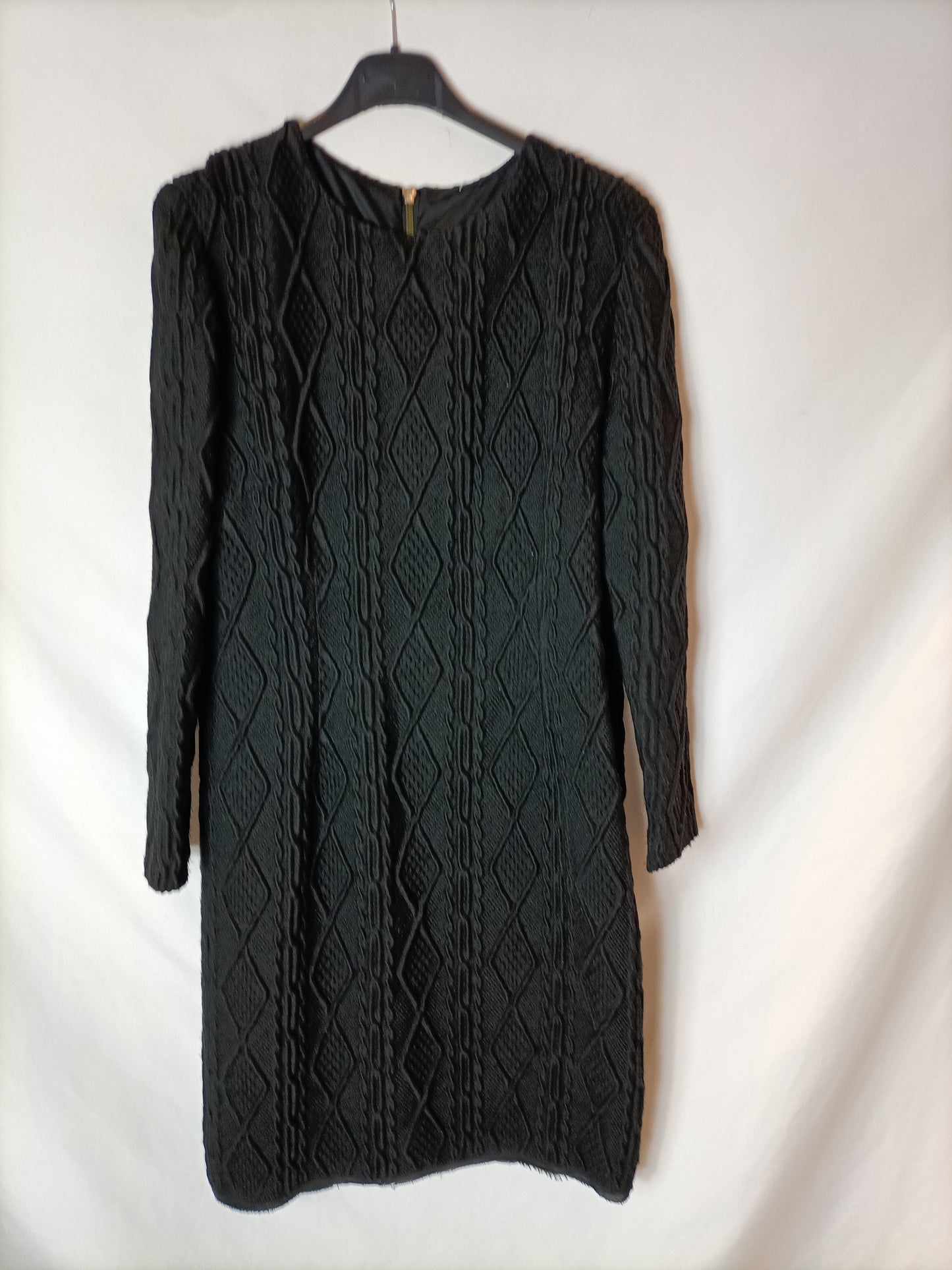 OTRAS. Vestido negro textura T.M