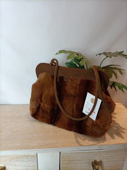 OTRAS. Bolso pelo marrón.