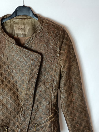 ZARA. Cazadora marrón bordada T.m