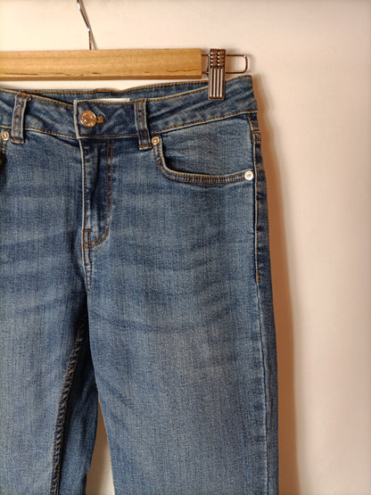 MANGO. Pantalón vaquero campana T.36