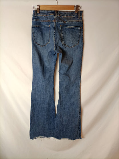 MANGO. Pantalón vaquero campana T.36