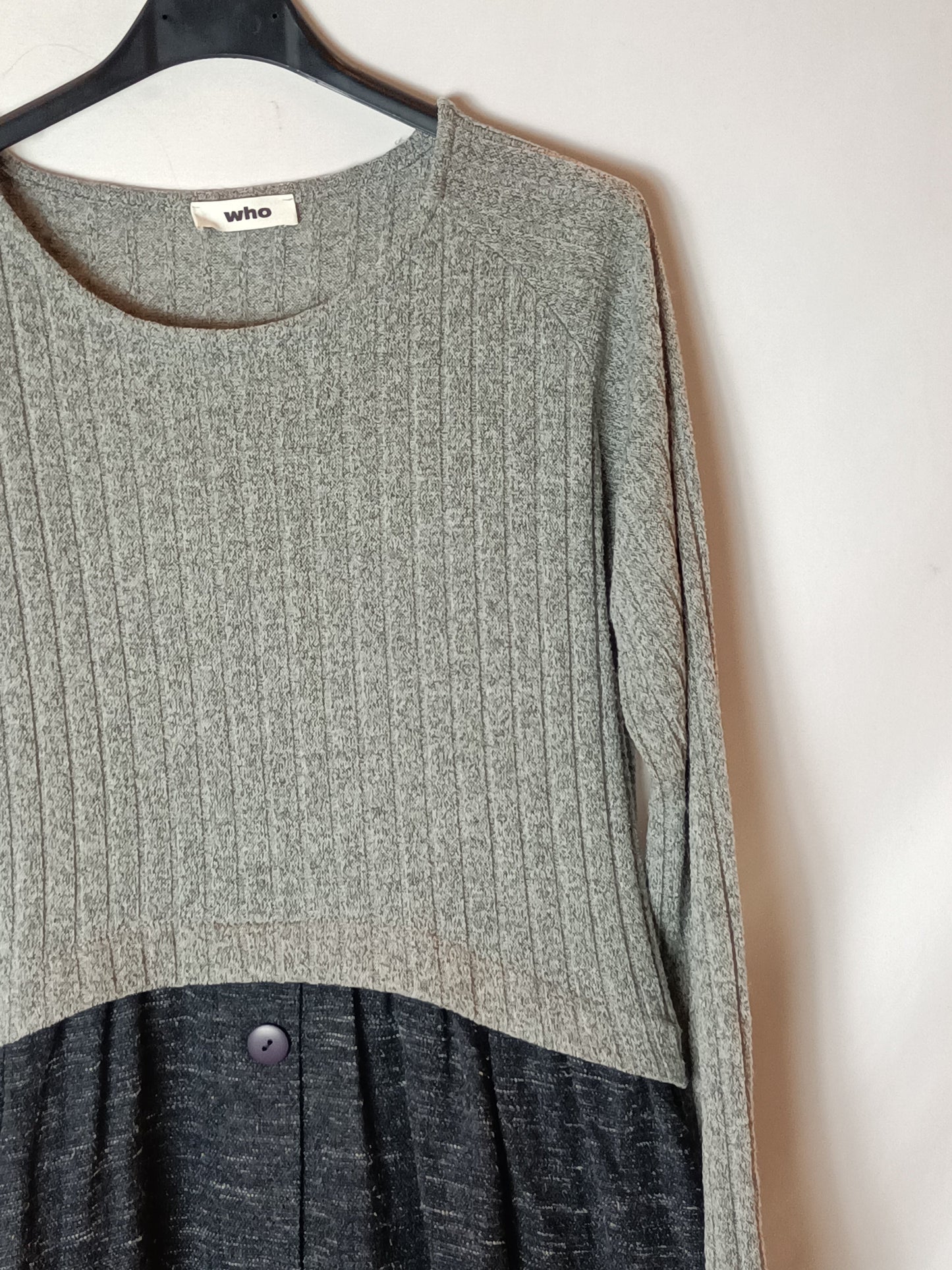 WHO. Two-tone dress size 40