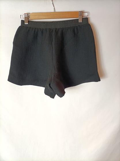 MAJE. Black elastic shorts T.34