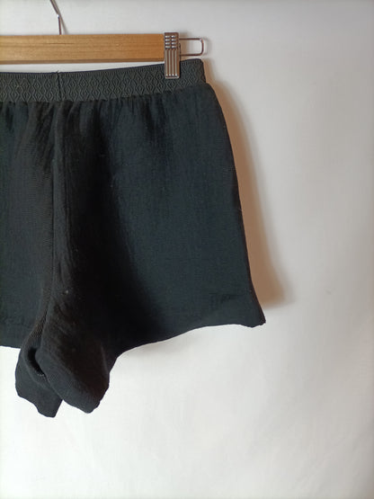 MAJE. Black elastic shorts T.34