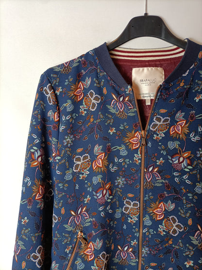 ZARA. Bomber fina estampada. T.S