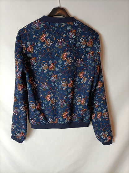ZARA. Bomber fina estampada. T.S
