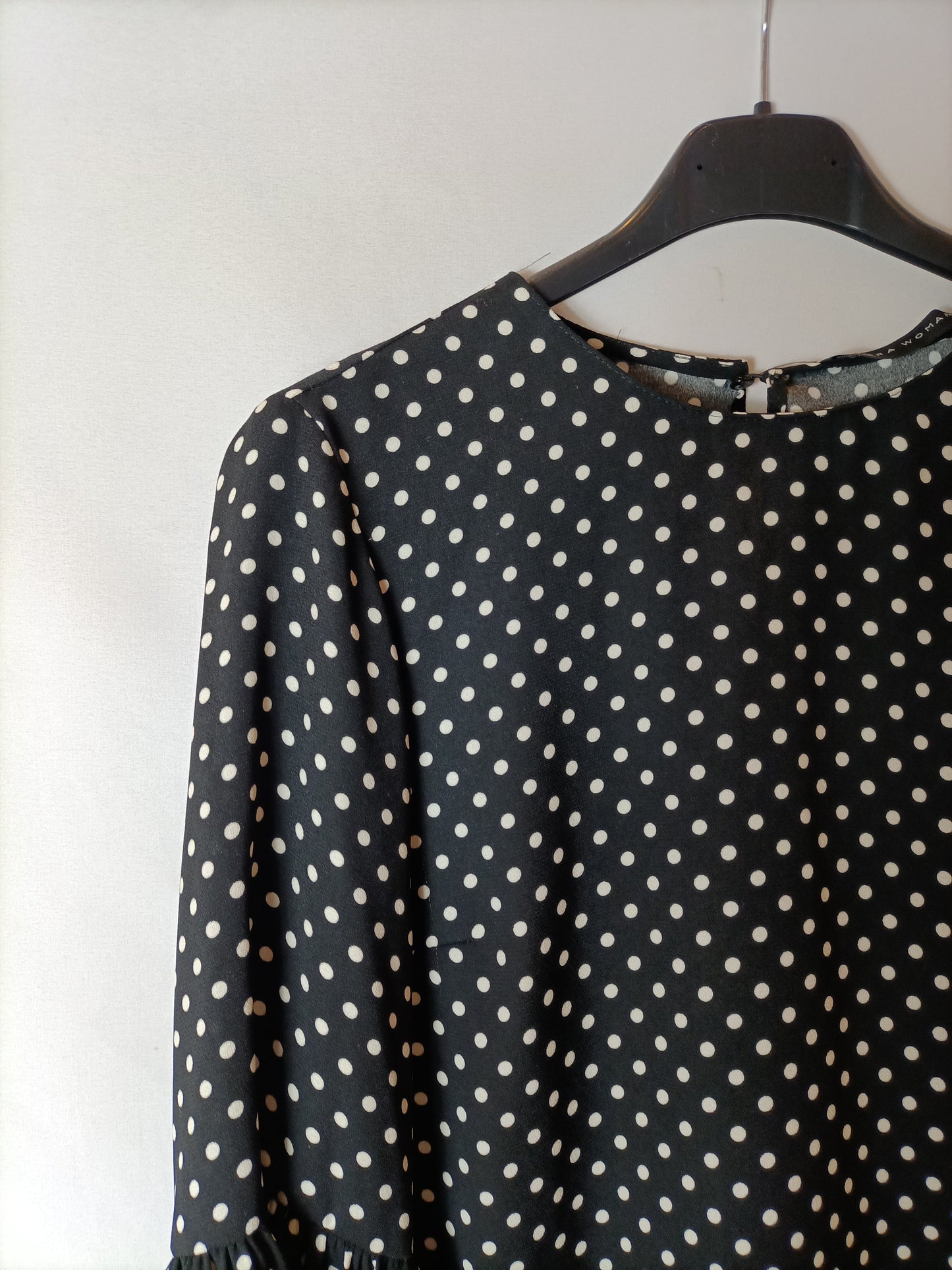 ZARA. Blusa negra lunares. T.S