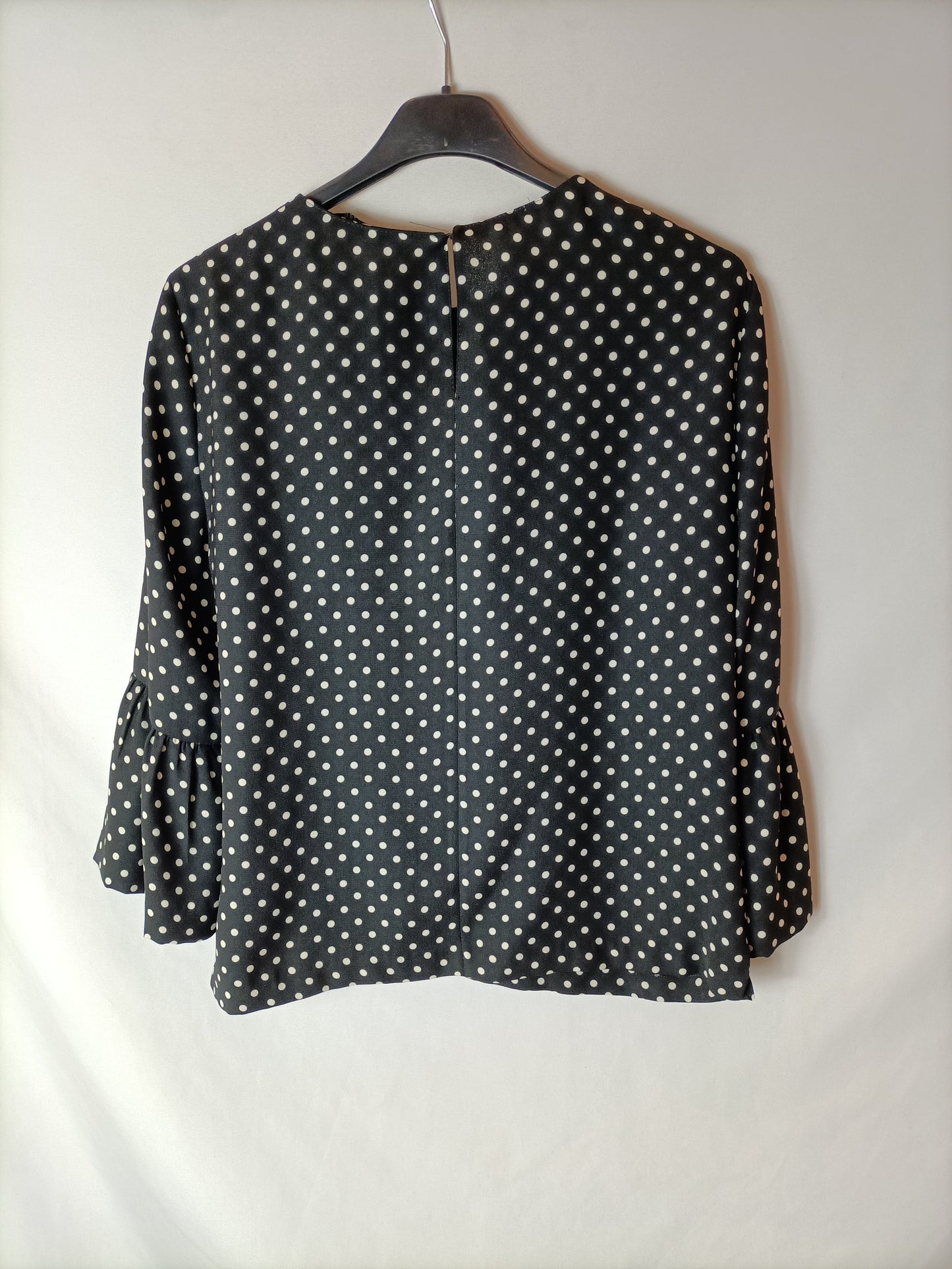 ZARA. Blusa negra lunares. T.S