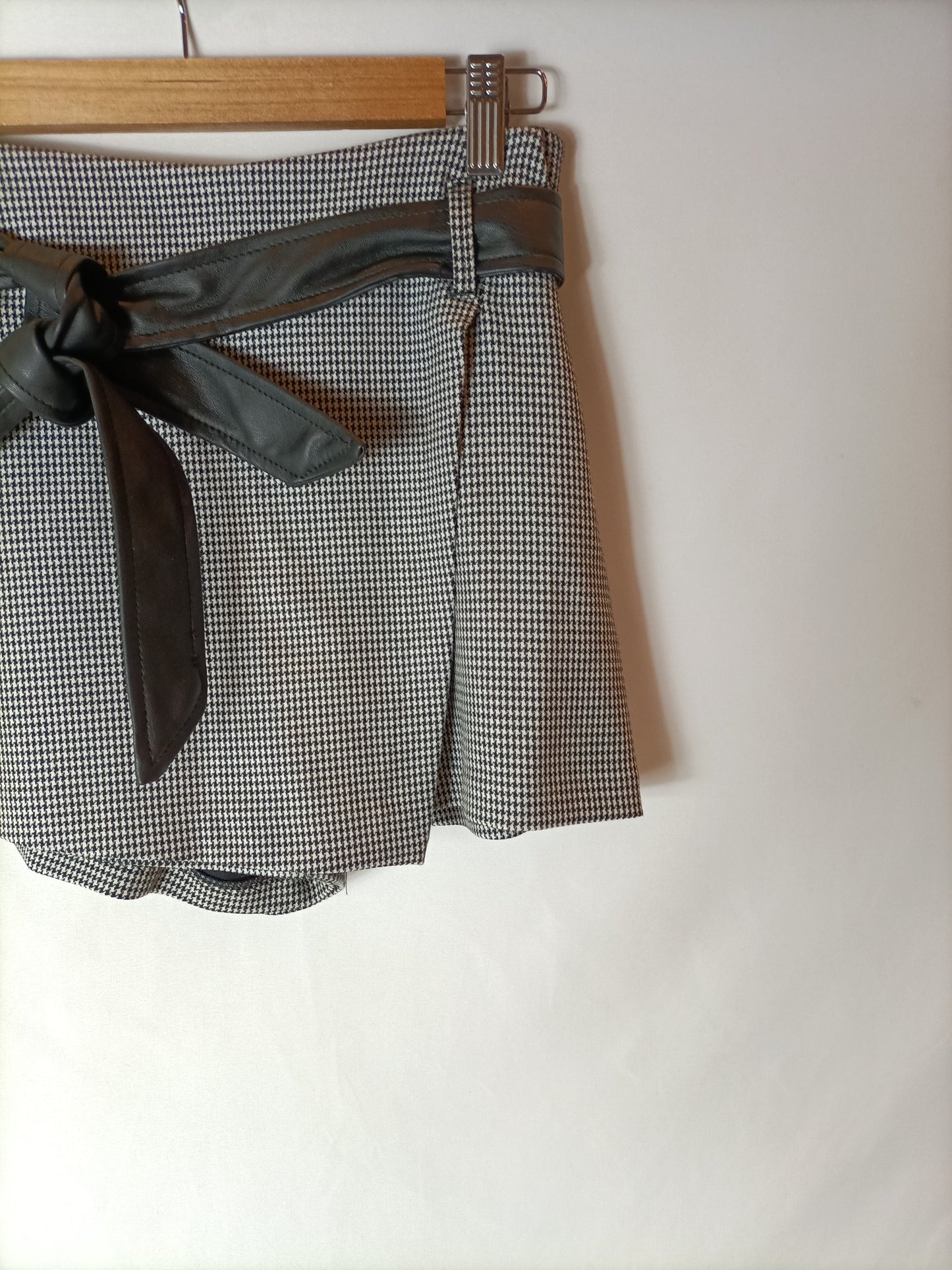 ZARA. Houndstooth culottes. Size XS