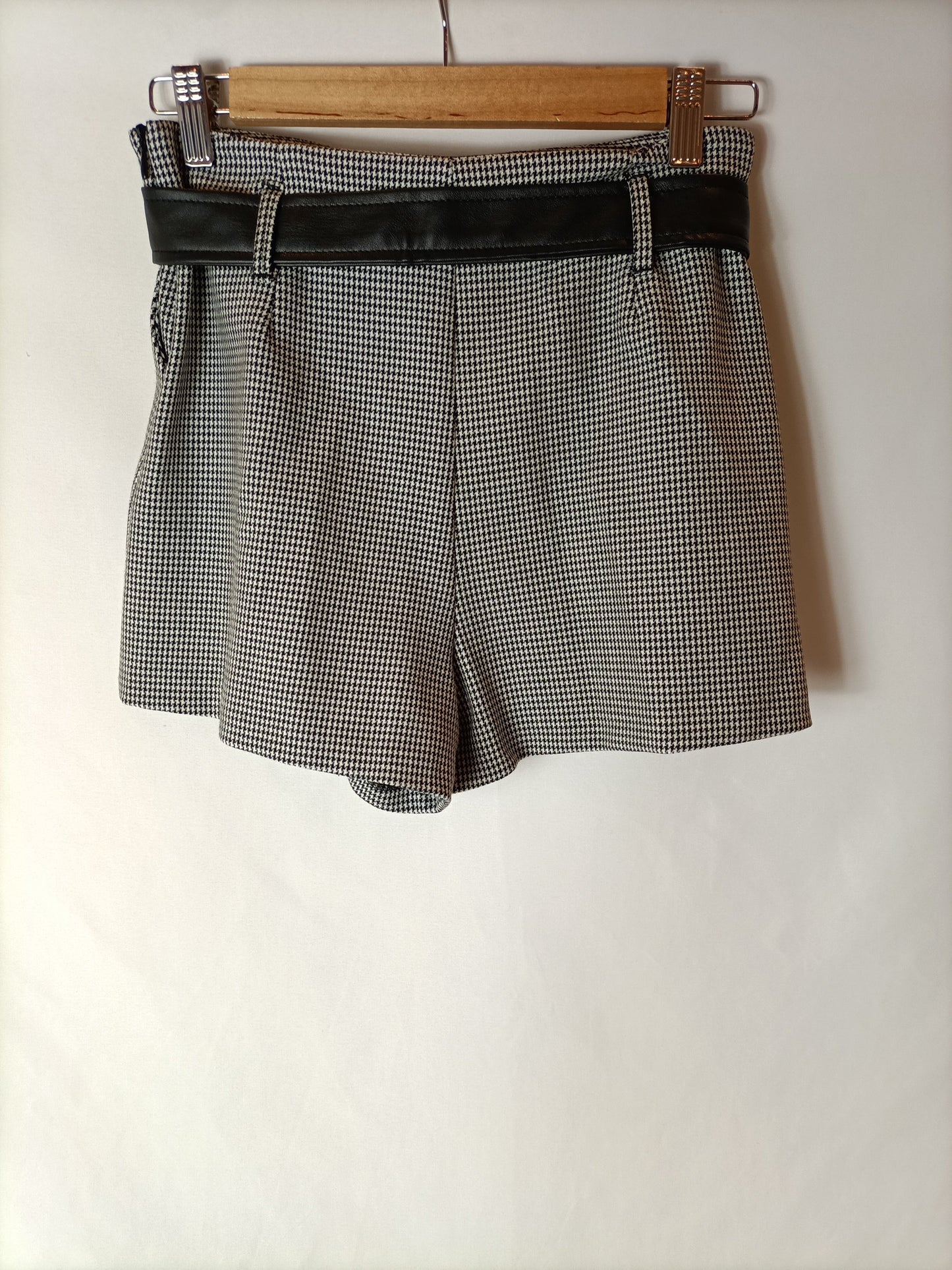 ZARA. Houndstooth culottes. Size XS
