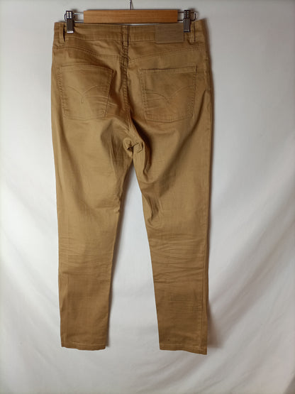 CORTEFIEL. Pantalones textura camel. T.38