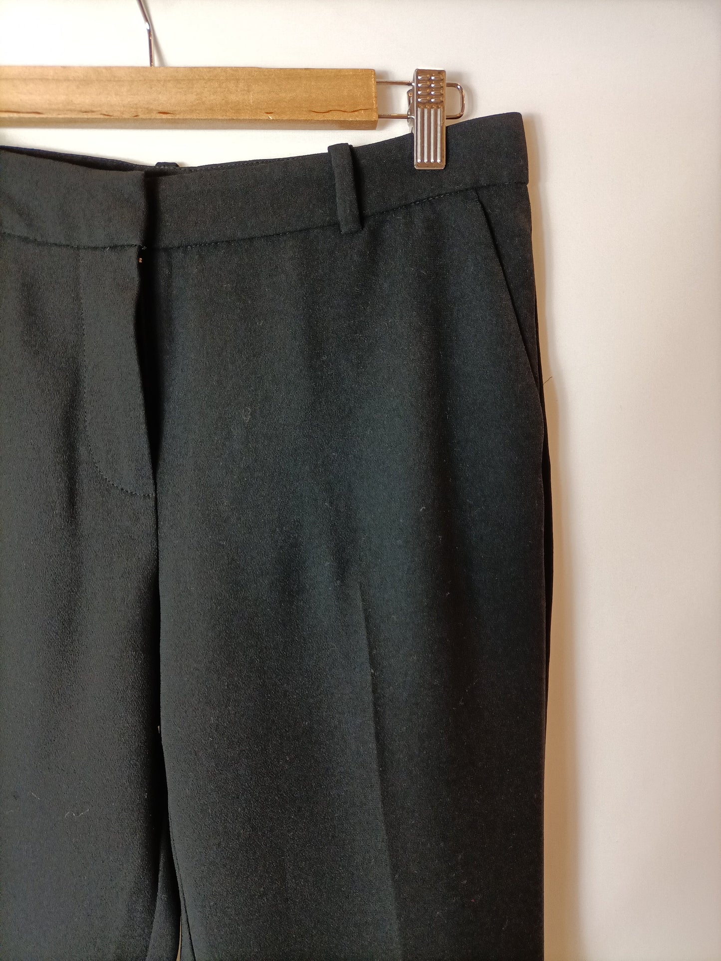 MANGO. Pantalón negro de vestir  T.36