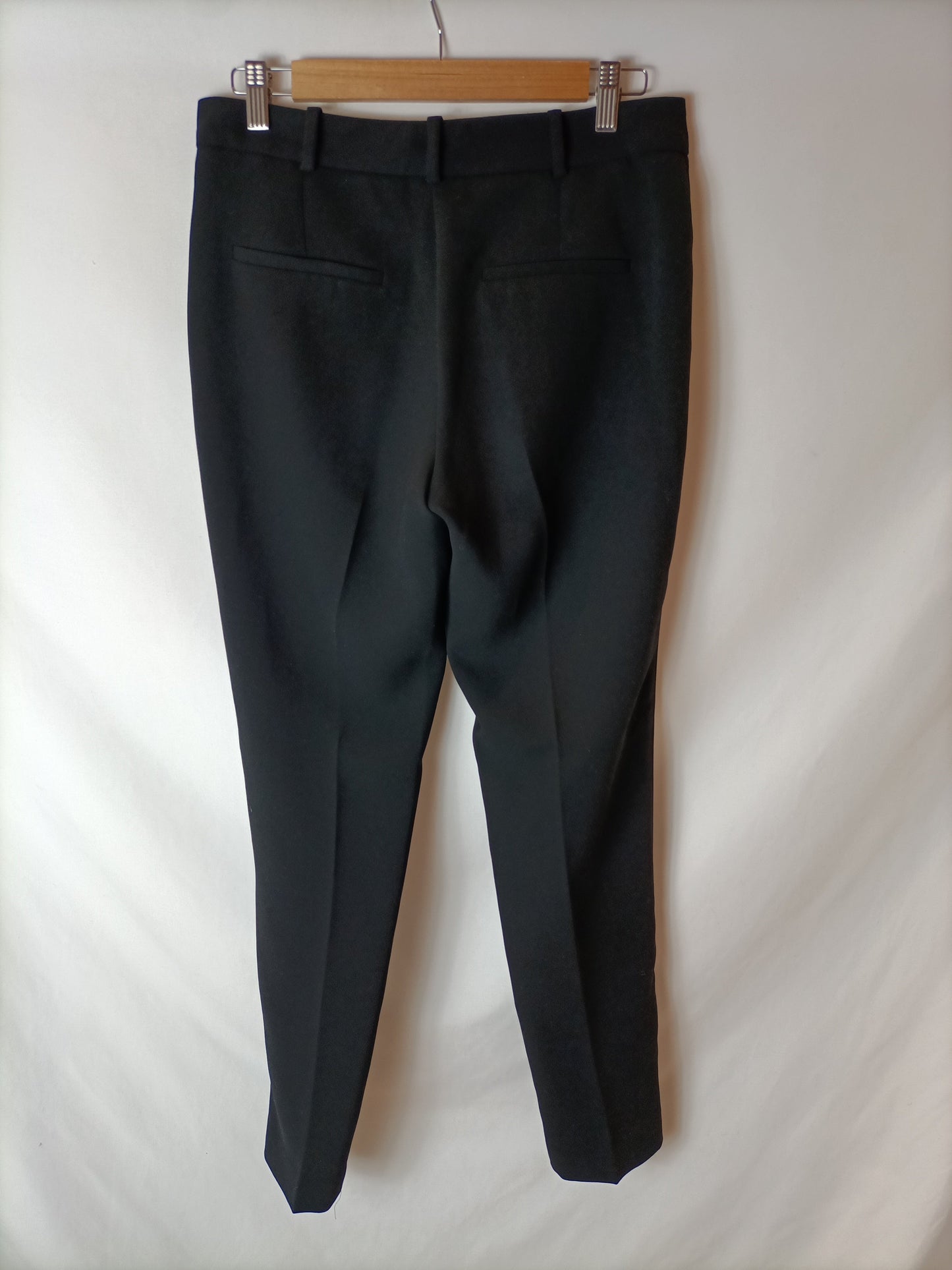 MANGO. Pantalón negro de vestir  T.36