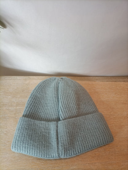 OTRAS. Gorro azul claro.
