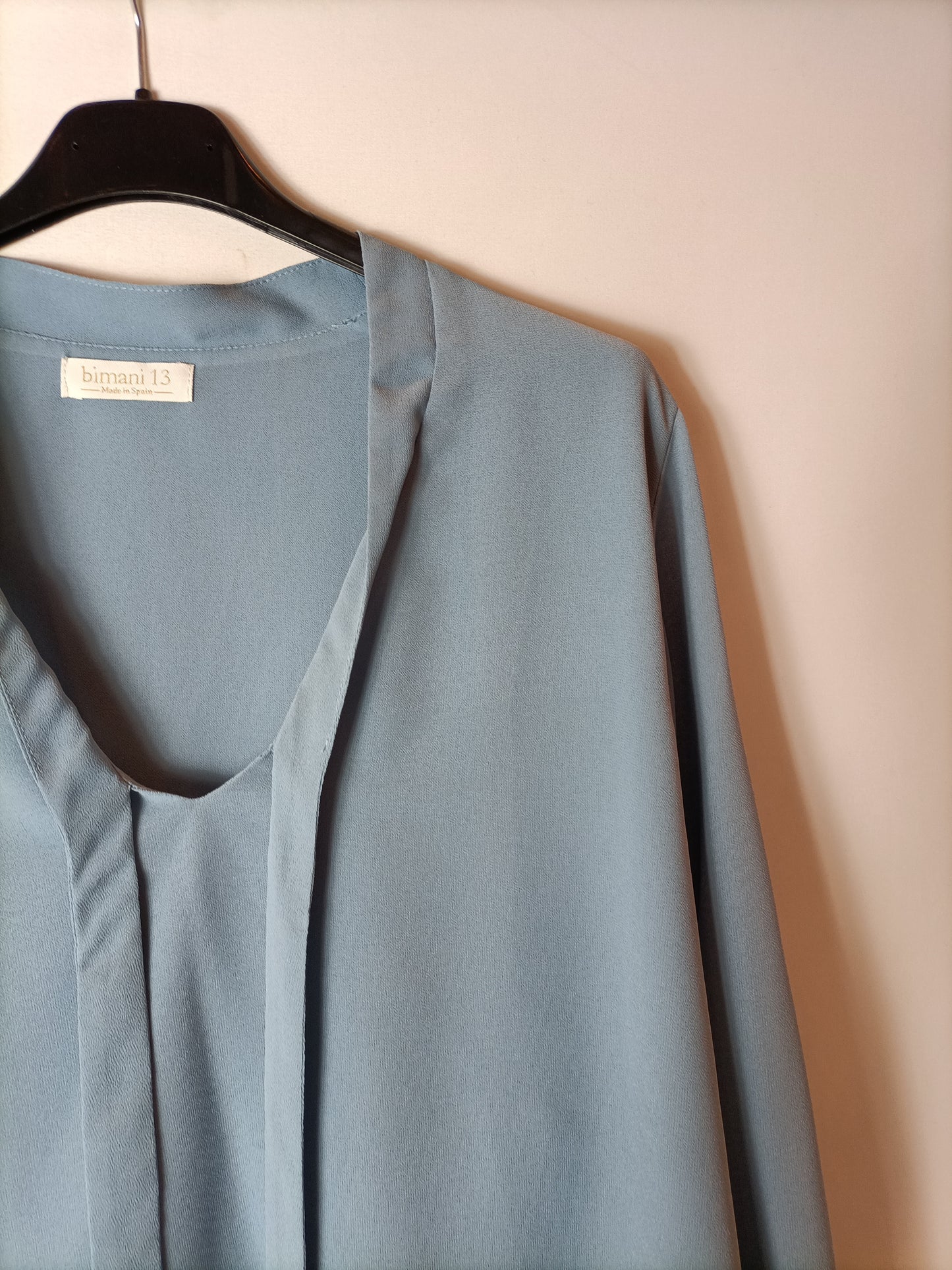 BIMANI. blusa azul fluida T.l
