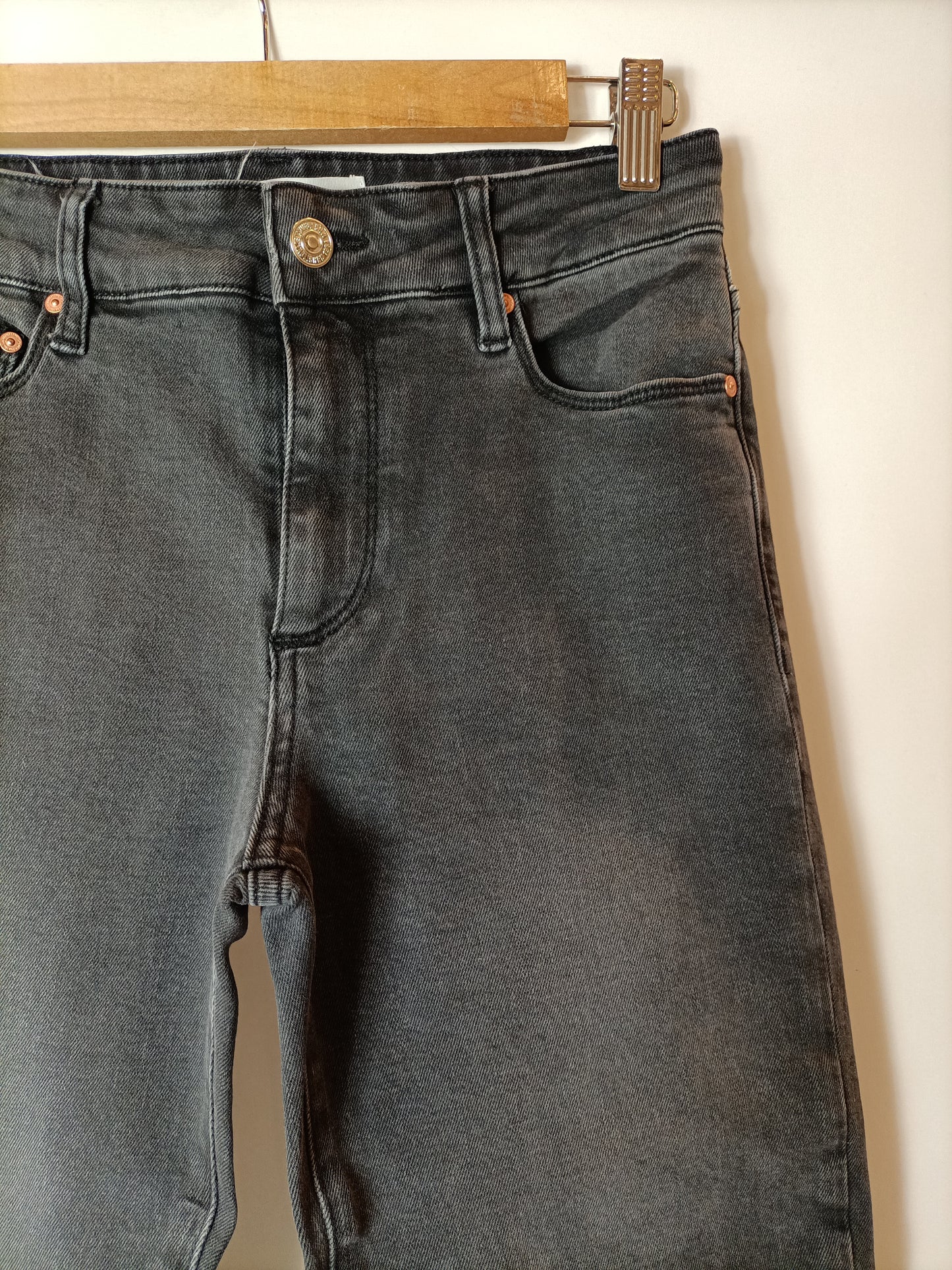 MANGO. Pantalón gris recto T.36