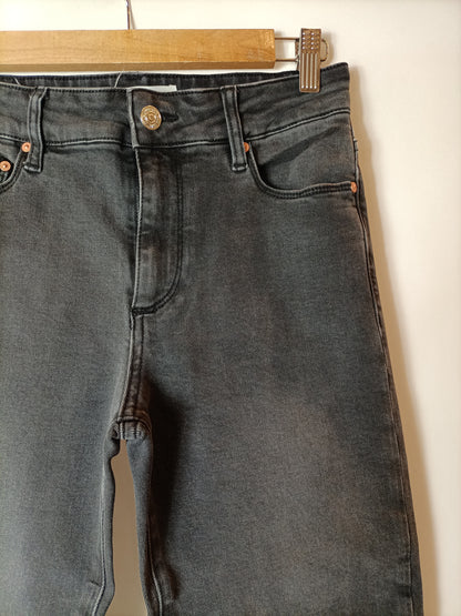 MANGO. Pantalón gris recto T.36