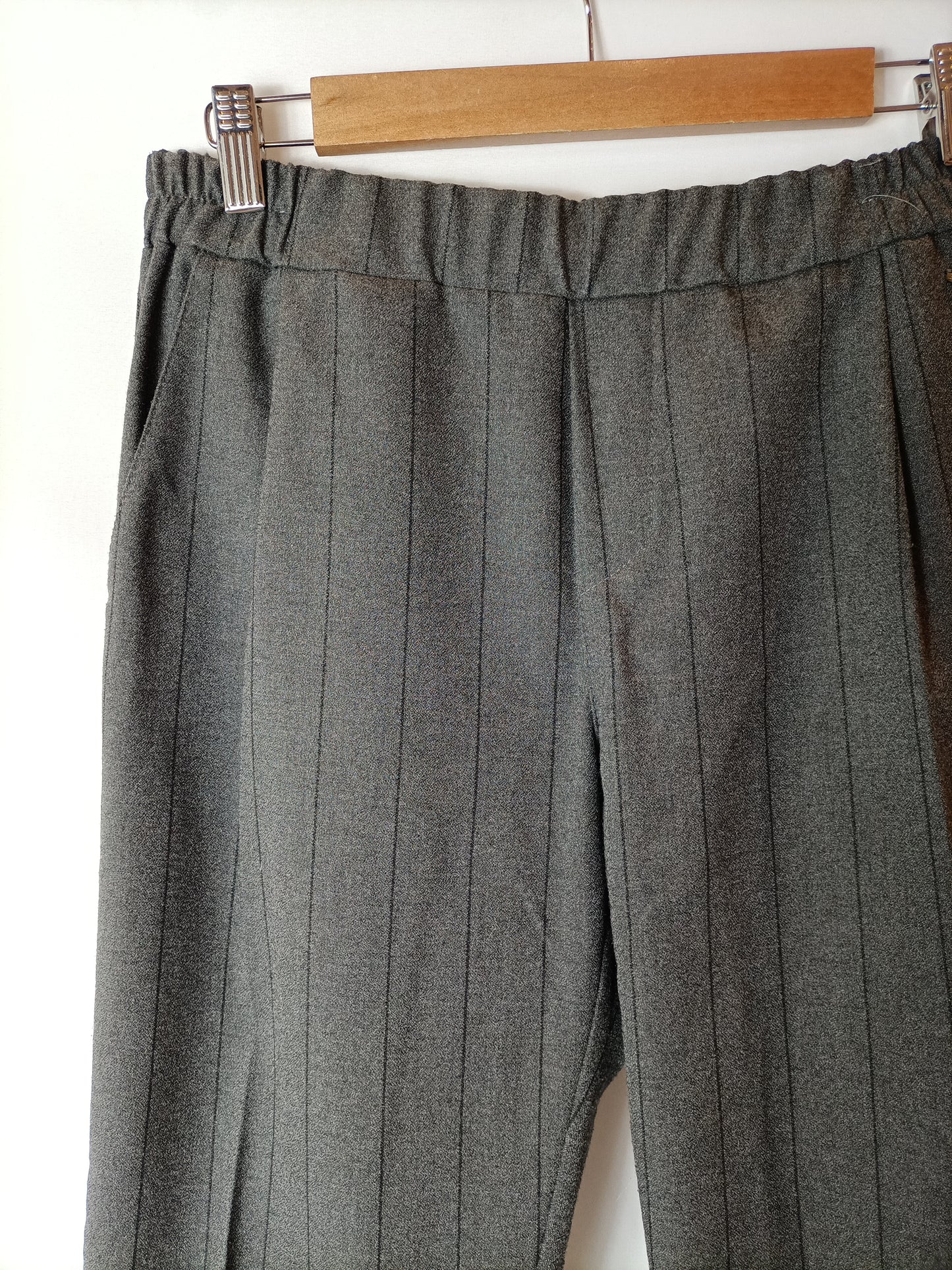 BROWNIE. Pantalón fluido gris rayas T.m/l