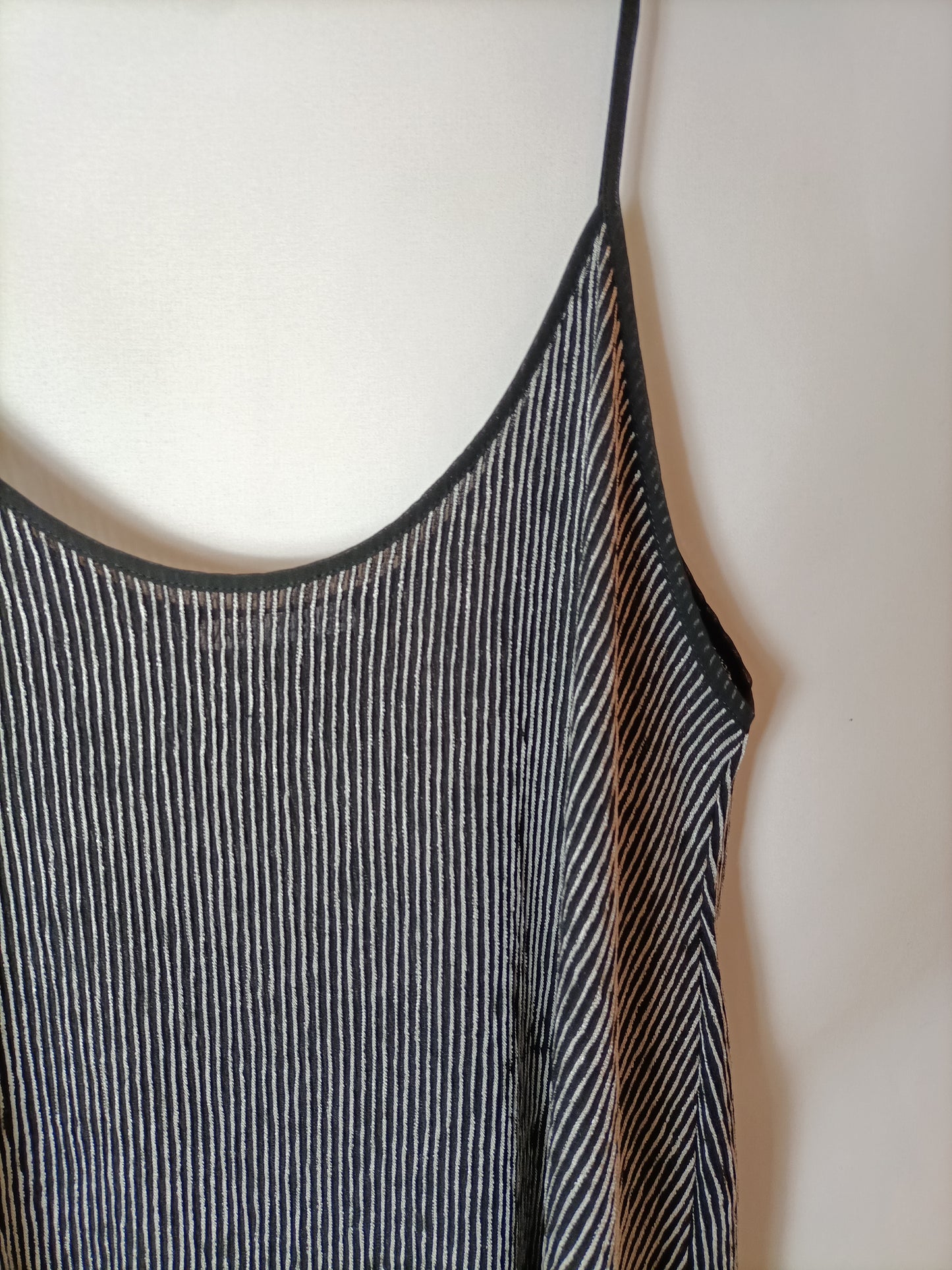 ZARA. Top rayas negro y plateado T.m