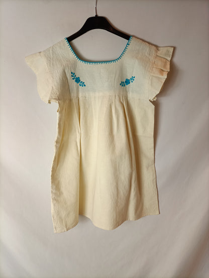 OTRAS. Top beige  bordados turquesa. T M