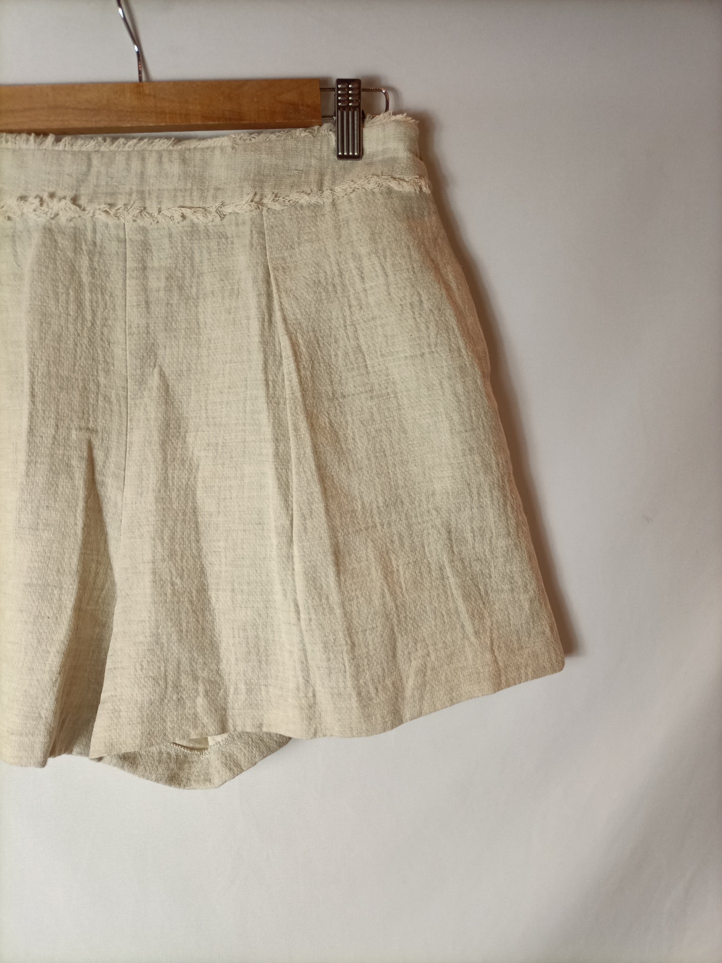 ZARA. Falda pantalón beige. T L