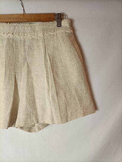 ZARA. Falda pantalón beige. T L