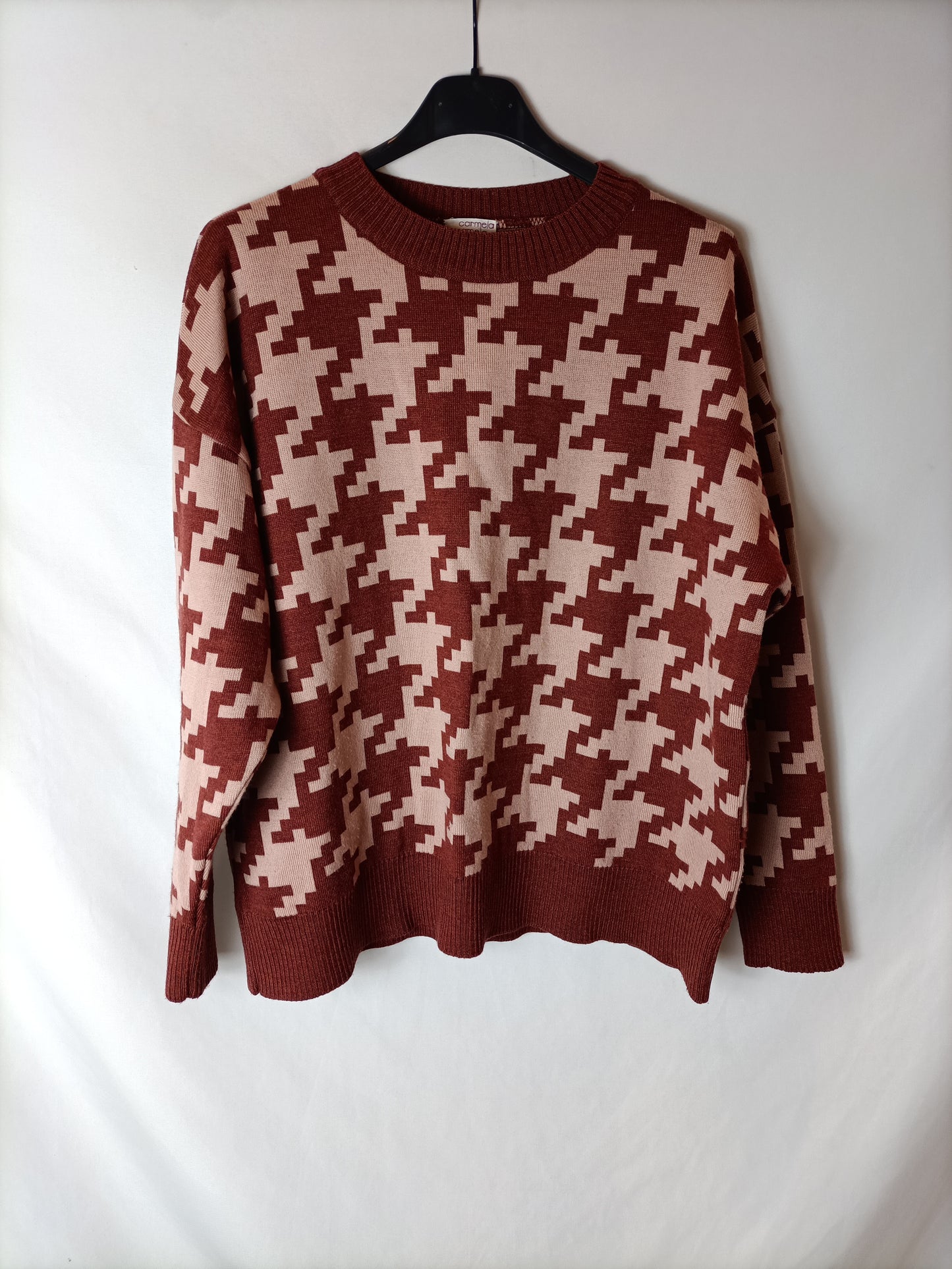 CARMELA CARMELA. Geometric print sweater in rust-colored fabric. TM