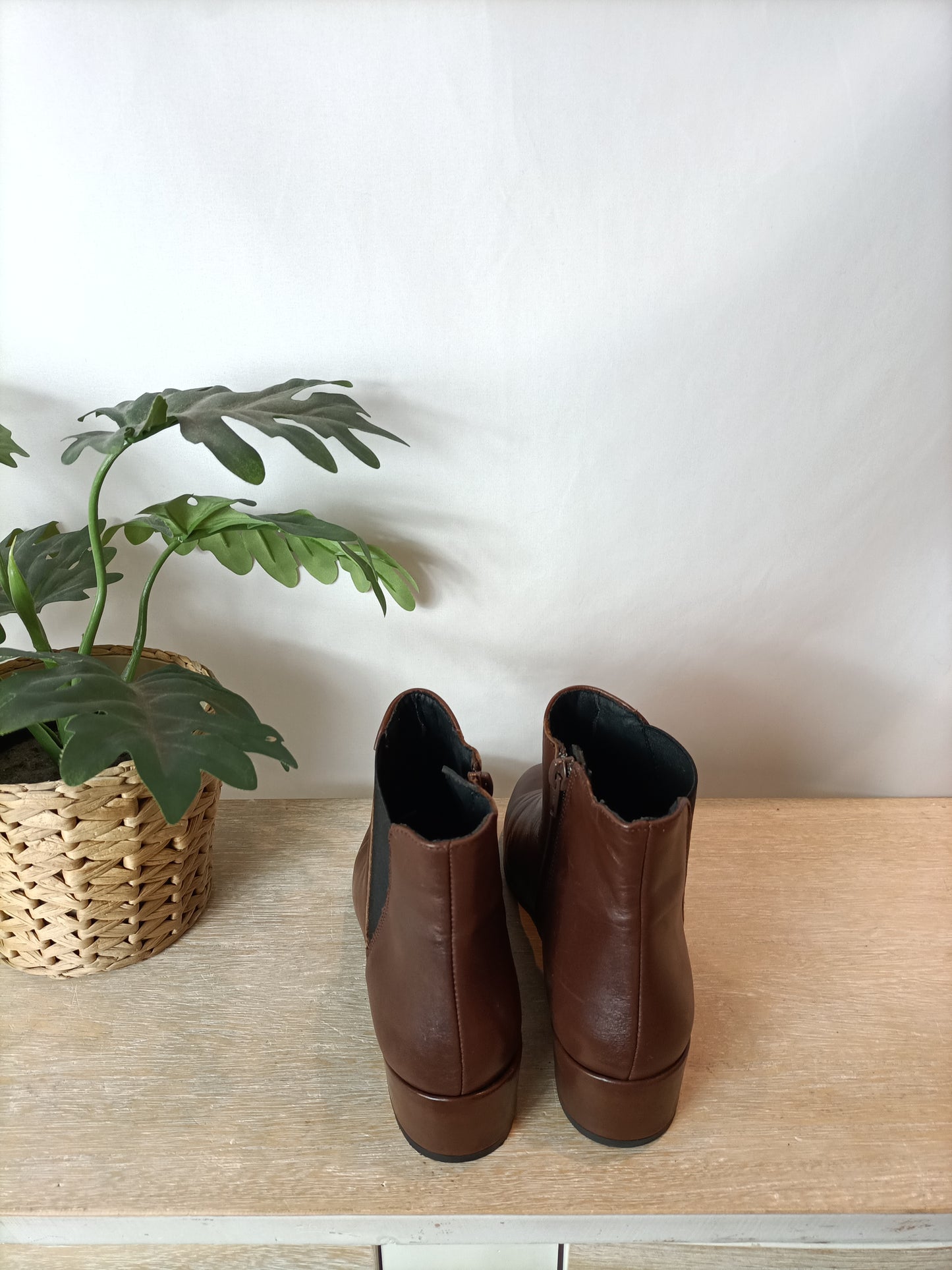 MIMAO. Botines marrones  piel T.38