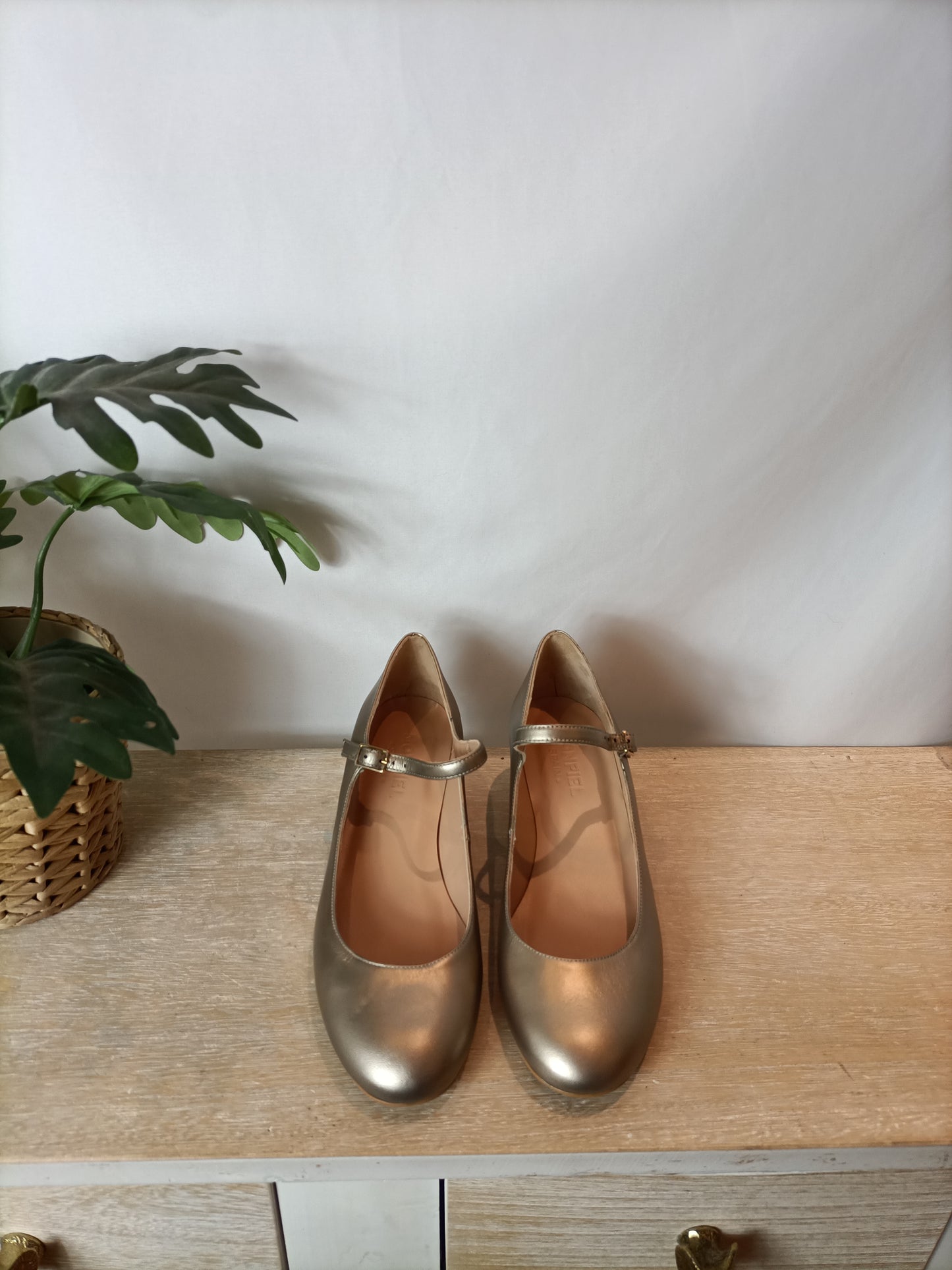 MONPIEL. Bailarina dorada hebilla T.38