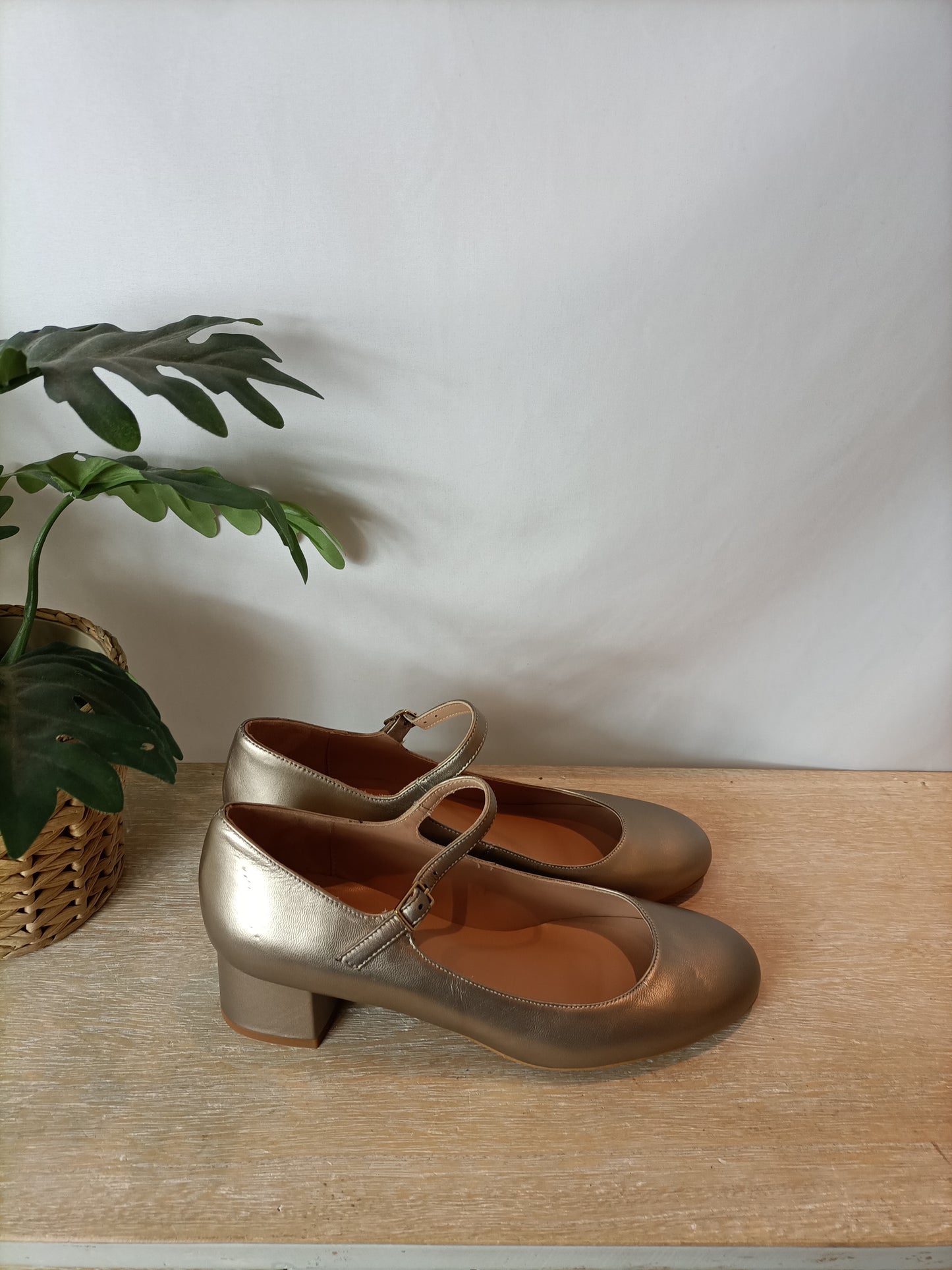 MONPIEL. Bailarina dorada hebilla T.38